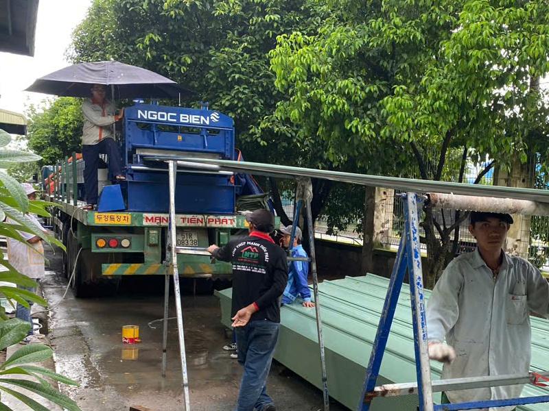 Dịch vụ cán tôn tại công trình của Tôn Thép Mạnh Tiến Phát