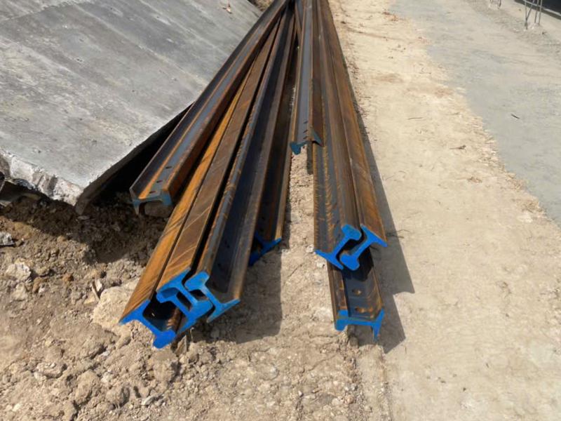 Được sản xuất từ thép đặc biệt nên thép ray chịu mài mòn tốt, hạn chế biến dạng, chịu lực cao