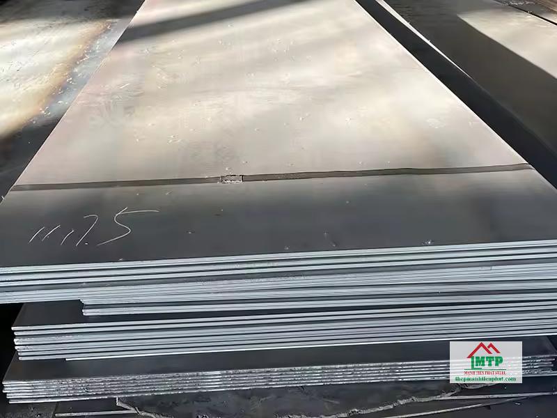 Thép tấm Q355 là thép hợp kim thấp, cường độ cao, dễ hàn, dẻo dai trong môi trường lạnh và có giá thành hợp lý cho các kết cấu chịu lực lớn