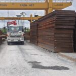 Cho thuê vĩ lót cho xe máy đào, tôn tấm lót cho xe cuốc, tôn lót cho xe ủi, tấm tôn lót cho xe lu theo ngày, theo tháng giá tốt