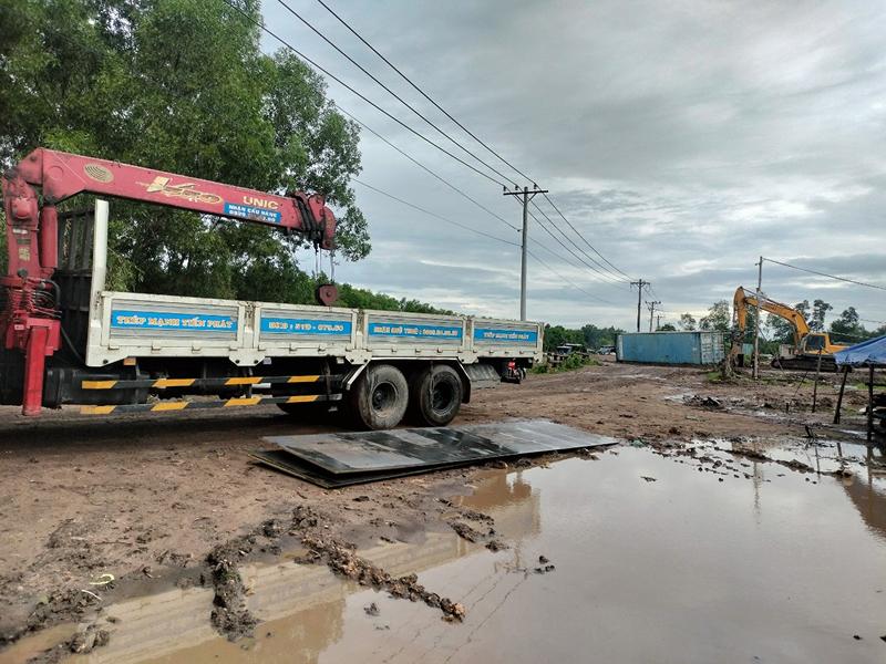 Thuê vĩ lót máy đào tại Sắt Thép MTP có xe vận chuyển tận nơi, linh hoạt hình thức thuê