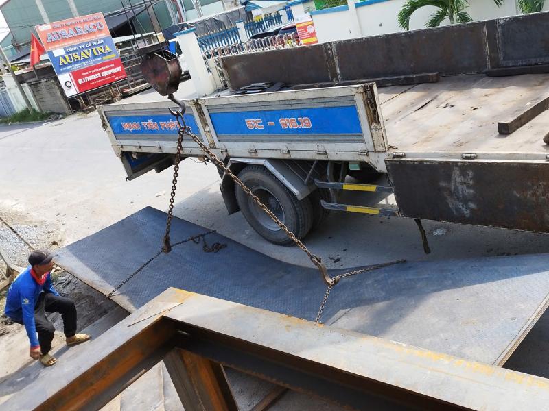 Tôn Thép MTP giao thép tấm dập gân thành phẩm đến công trình