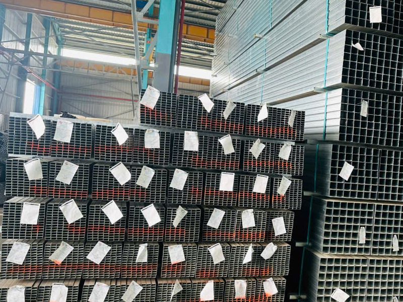 Tôn Thép Mạnh Tiến Phát có kho hàng lớn luôn sẵn nguồn cung thép hộp Cường Phát số lượng lớn cho khách hàng với giá tốt nhất