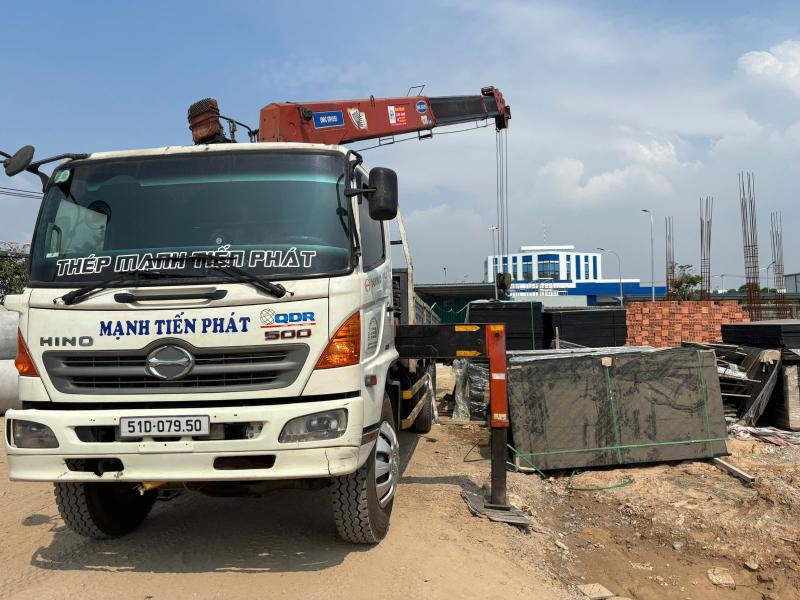 Tôn Thép MTP giao ván ép phủ phim PLYWOOD Viet Nam tận công trình