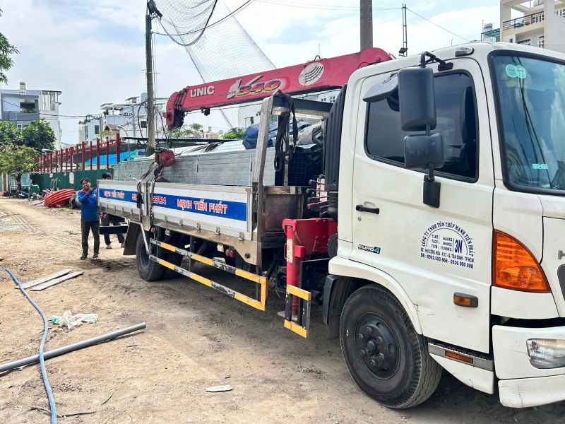 Giao 200 cây thép hộp mạ kẽm Cường Phát 50x100 và 140 cây hộp 50x50 cho công trình Trường THCS Nguyễn Hữu Thọ, Quận 7