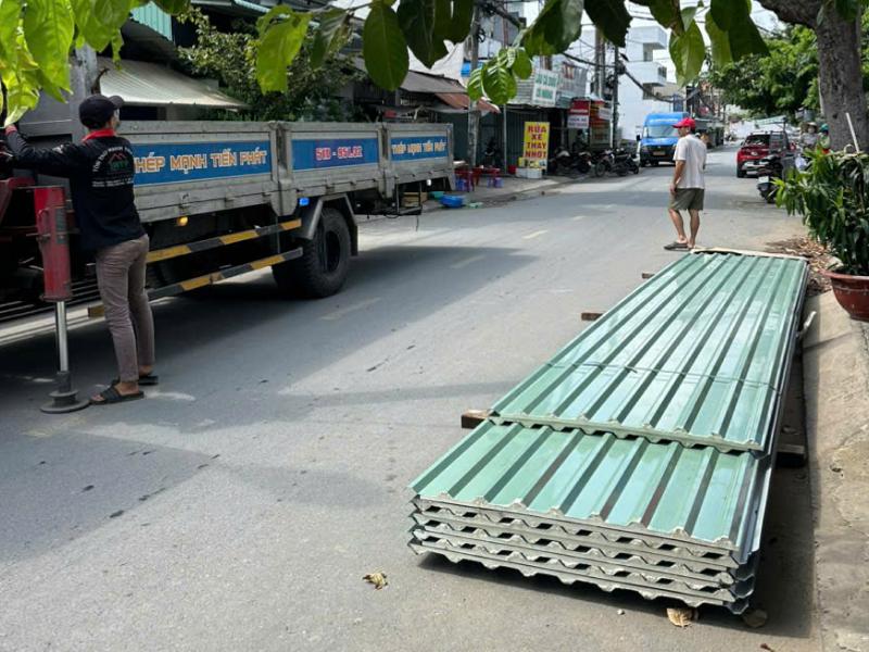 Vận chuyển tôn PU đến khách hàng tại đường Dương Quảng Hàm, Gò Vấp