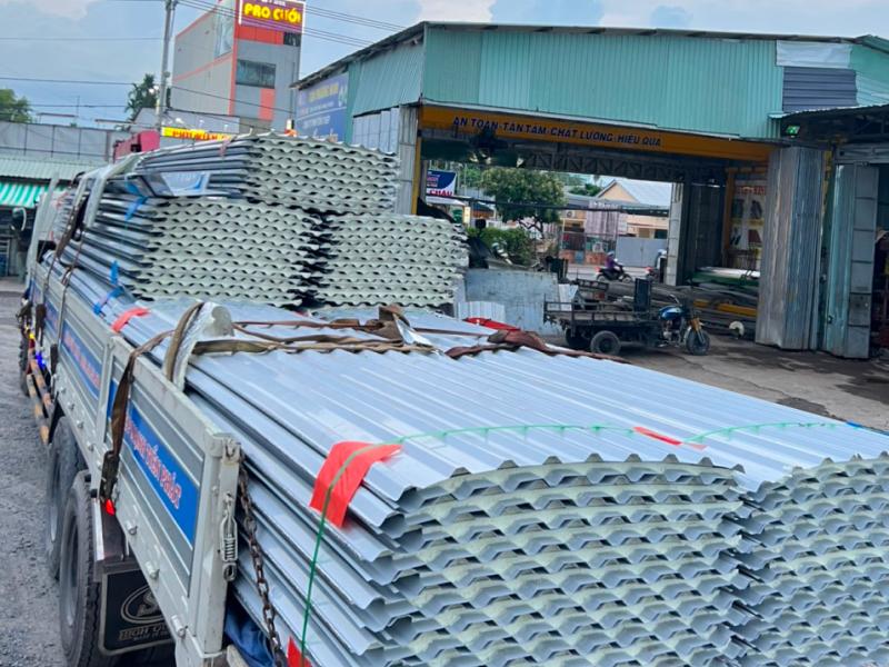 Giao 1500m tôn PU cho khách hàng tại đường Lê Văn Thọ, Gò Vấp