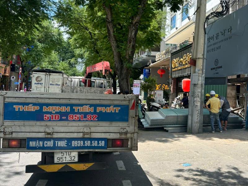 Giao 800m tôn cách nhiệt PU đến công trình 8A – Quận 1