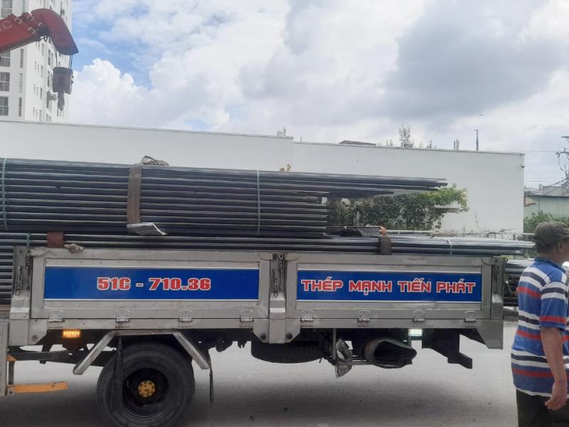 Giao 750m tôn PU Hoa Sen màu lông chuột cho khách lợp nhà ở Quận 11