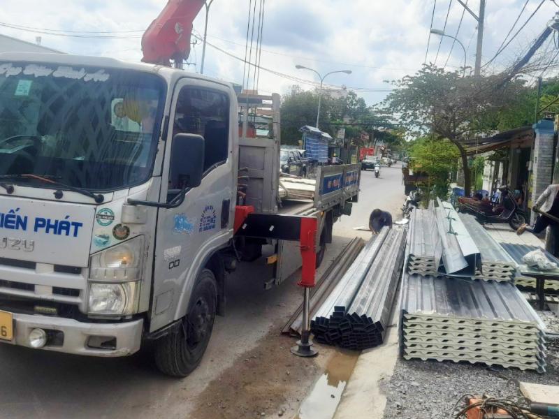 Giao tôn PU và một số vật liệu khác có khách sửa chữa nhà đường Lạc Long Quân Quận 11