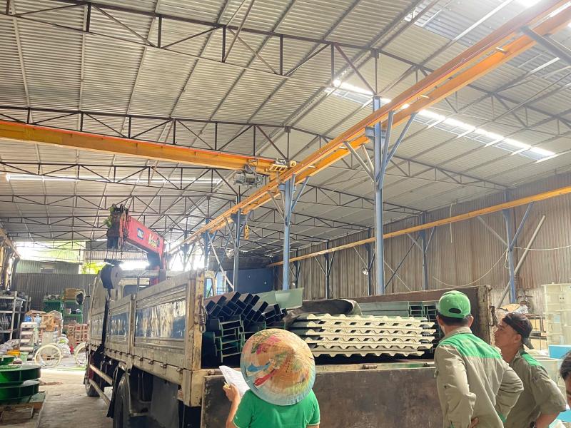 Giao thép I và tôn PU cho nhà xưởng tại Quận 12