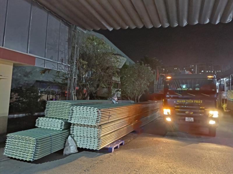 Giao 2000m tôn PU Đông Á cho công ty xuất nhập khẩu tại Quận 3