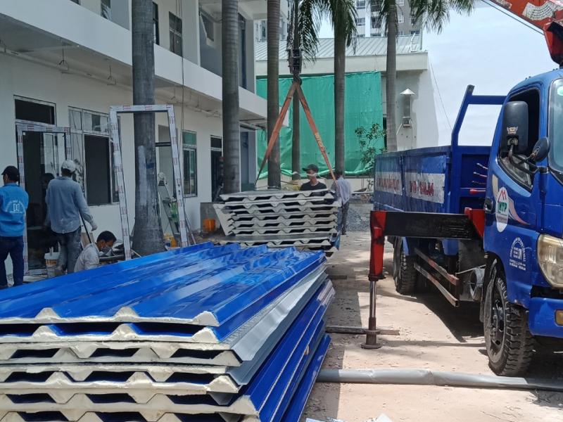 Giao tôn PU xanh dương cho công trình tại Quận 4