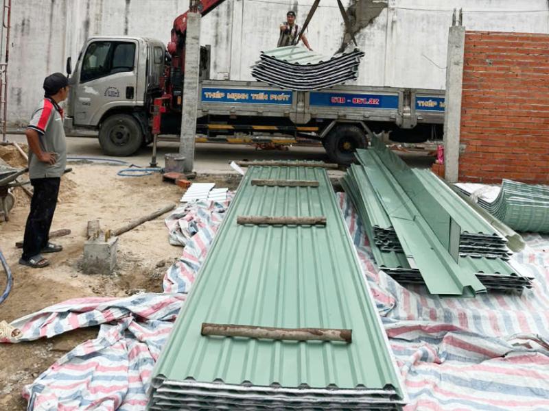 Giao tôn Hoa Sen dán PE cho công trình tại đường Lạc Long Quân, Tân Bình