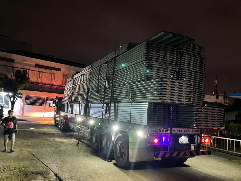 Bàn giao tôn PU và xà gồ C cho công trình trường lái tại đường Văn Cao, Quận Tân Phú