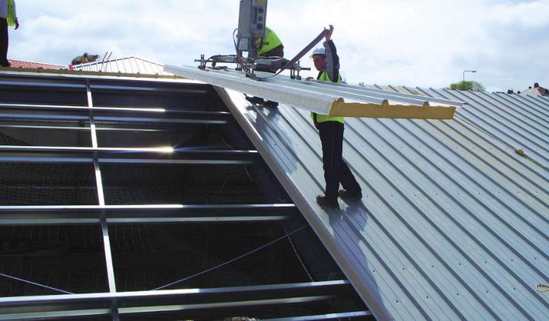 Nên thay tôn thường bằng tôn cách nhiệt khi mái cũ nóng, ồn khi mưa lớn