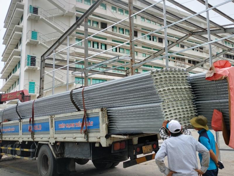 Khách hàng tại Quận 4 ưa chuộng dùng tôn xốp cách nhiệt cho các công trình và ưu tiên mua ở đại lý uy tín