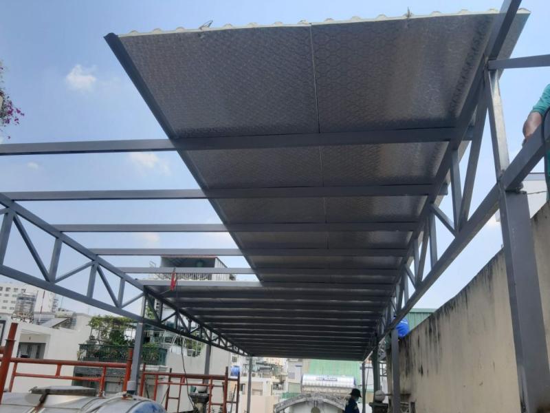 Tôn cách nhiệt là giải pháp chống nóng, chống ồn được nhiều khách hàng tại Quận 8 lựa chọn