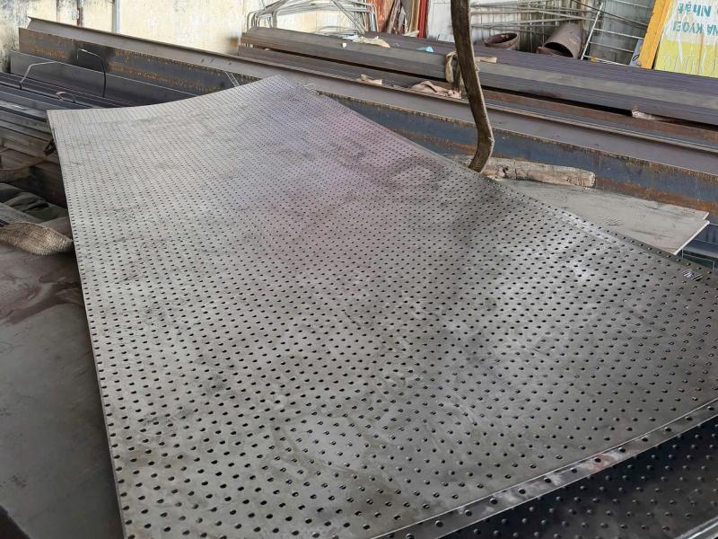 Sắt tấm đen đục lỗ