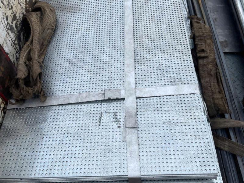 Tấm thép đục lỗ chất lượng, gia công theo yêu cầu, độ chính xác cao