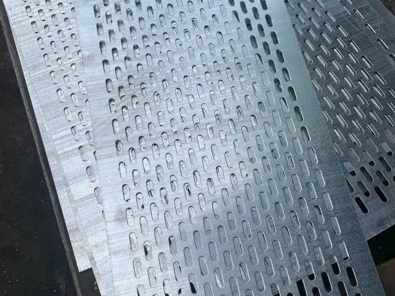Thép tấm mạ kẽm đục lỗ