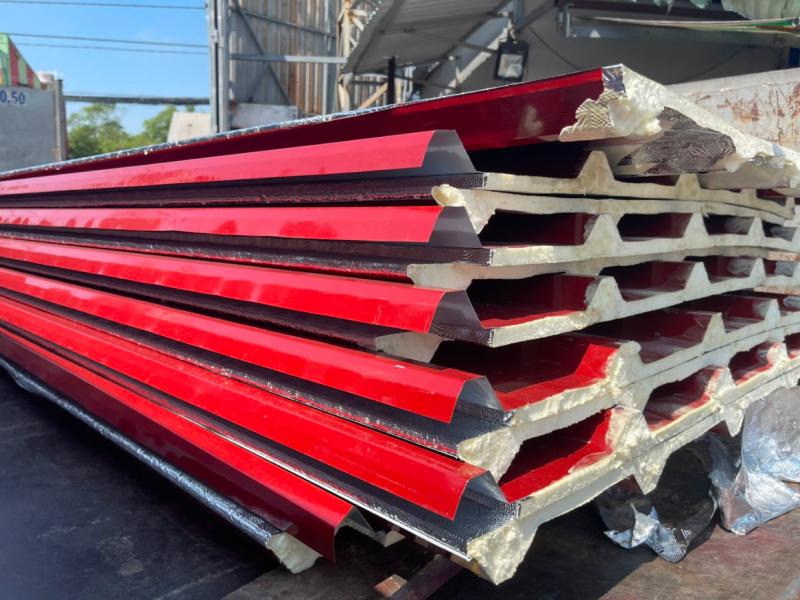Tôn xốp PU chống nóng tốt, chồng ồn hiệu quả, rất được ưa chuộng trong các công trình