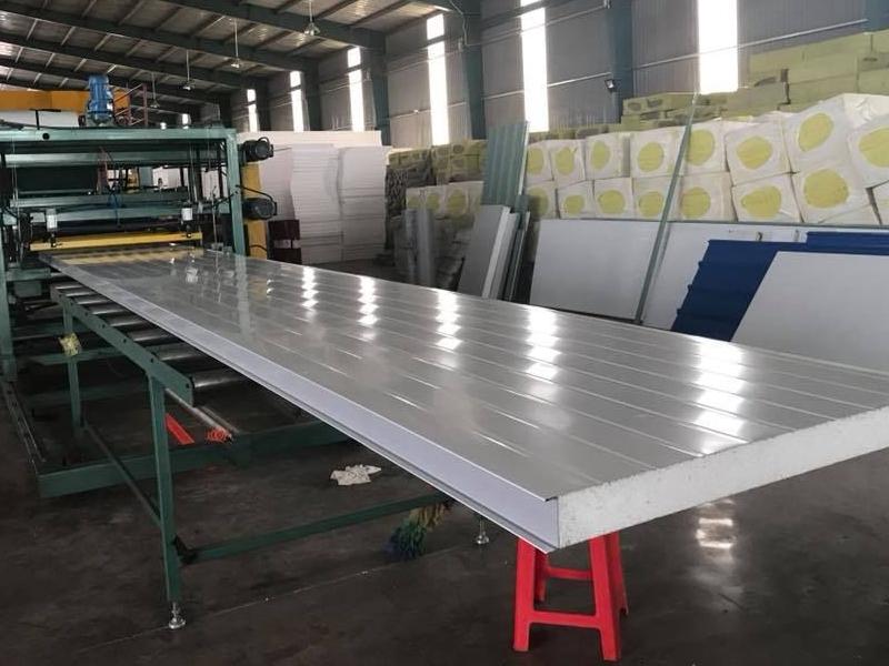 Tôn panel thường dùng làm vách ngăn hoặc trần chống nóng