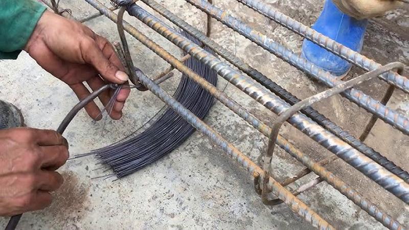 Dây kẽm buộc 1ly đen mềm dễ uốn, dễ xoắn mà không đứt gãy