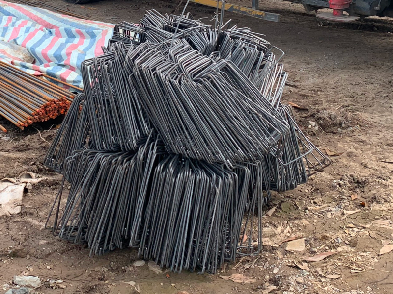 Đai sắt tai dê Pomina giá rẻ, chất lượng tốt, đa dạng quy cách, gia công theo yêu cầu