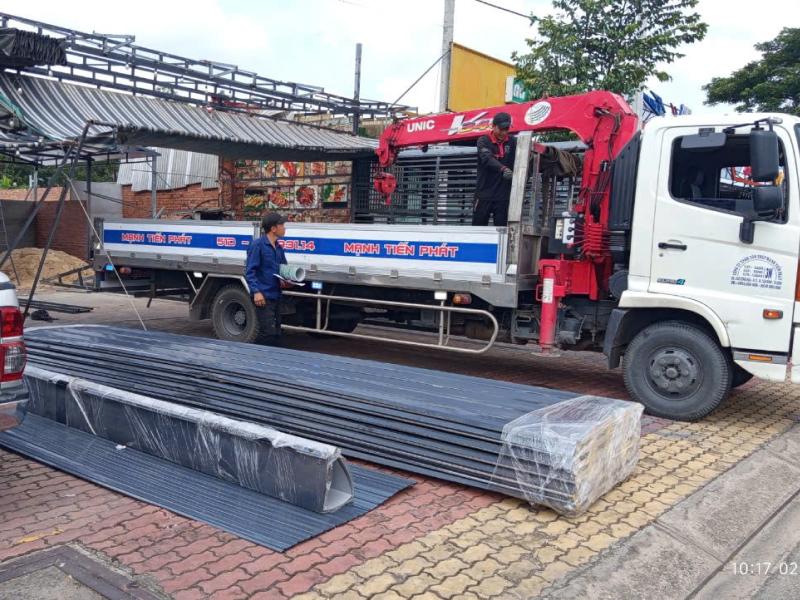 Giao tôn PU màu xám lông chuột cho khách sửa chữa quán tại đường Ngô Quyền, Lái Thiêu, Thuận An, Bình Dương