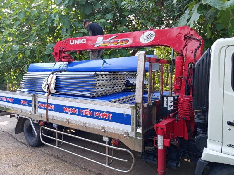 Giao lô tôn PU cho công trình nhà ở tại Định Hòa, Định Quán, Đồng Nai