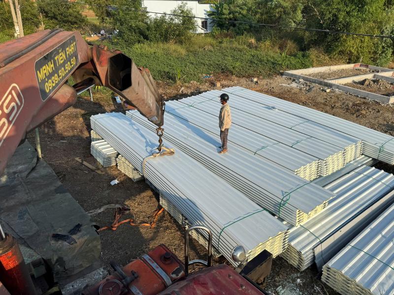 Giao 1100m tôn PU cho công trình tại Long An