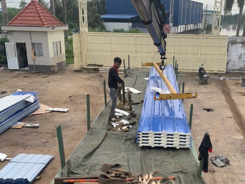 Giao tôn PU xanh dương tân Phước Khanh cho nhà xưởng tại Hòa Khánh Tây, Đức Hòa, Long An