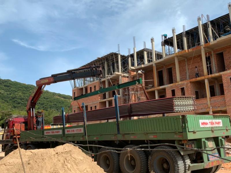 Giao 800m tôn PU Việt Nhật màu đỏ đậm cho công trình trường học ở Tây Ninh