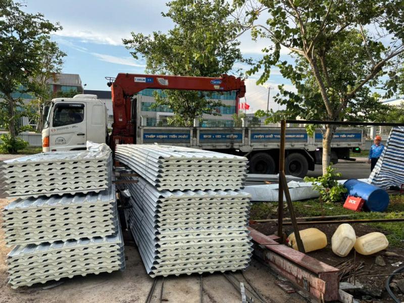 Giao tôn PU màu trắng sữa cho công trình nhà xưởng tại Bà Rịa – Vũng Tàu