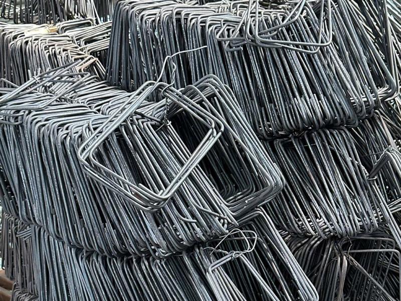 Đai sắt Việt Nhật gia công từ thép chất lượng,  đảm bảo độ bền, khả năng chịu lực, ít bị nứt gãy