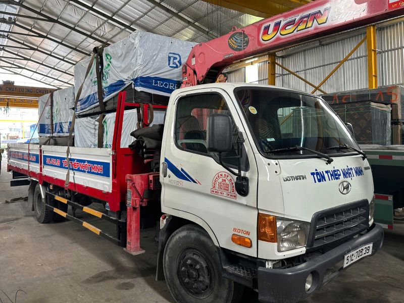 Tôn Thép Nhật Minh cung cấp ván ép phủ phim 1220x2440 giá tốt, giao hàng đúng tiến độ