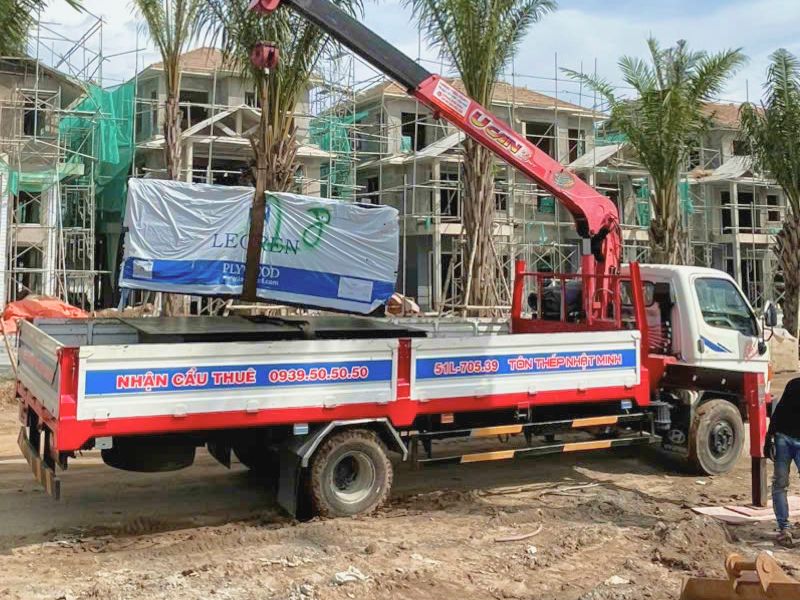 Giao 200 tấm ván phủ phi Leoren 1220x2440x18ly cho dự án ở Bến Lức, Long An