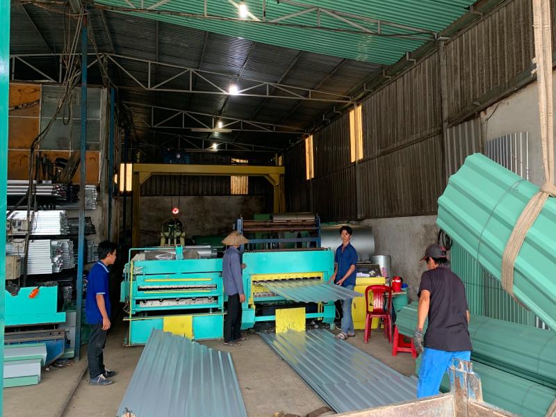 Tôn Thép MTP gia công giá đỡ máng xối tôn và các loại phụ kiện, cán sóng tôn theo yêu cầu cho khách hàng